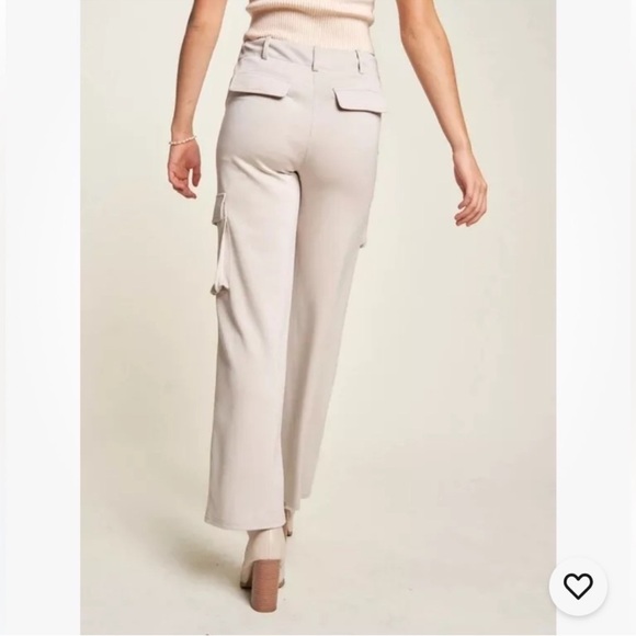 DAVI & DANI STRAIGHT LEG HIGH WAIST CARGO PANTS W/TUMMY CONTROL NWT M - Picture 3 of 3